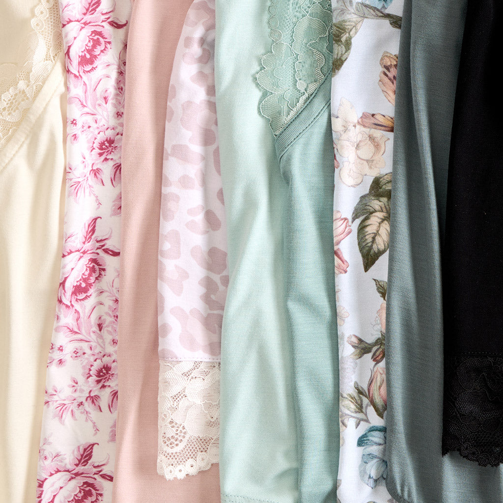 Amaya Women's Lace Robe