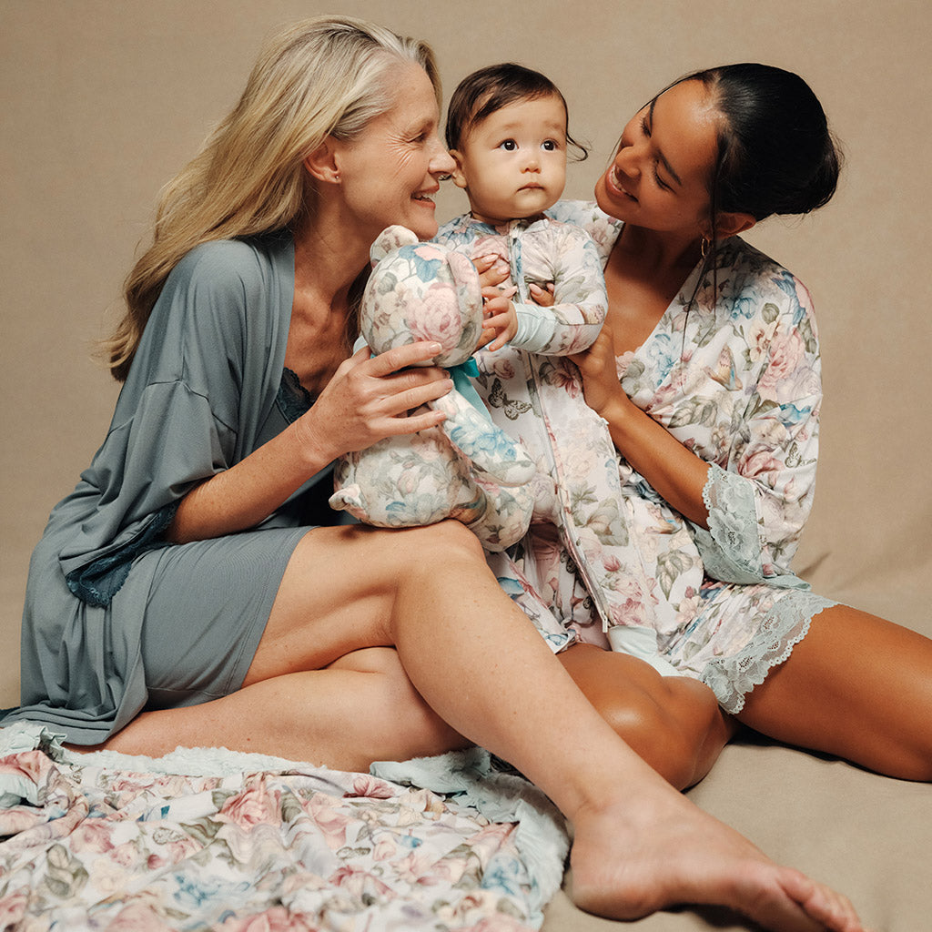 Amarantha Women's Lace Robe