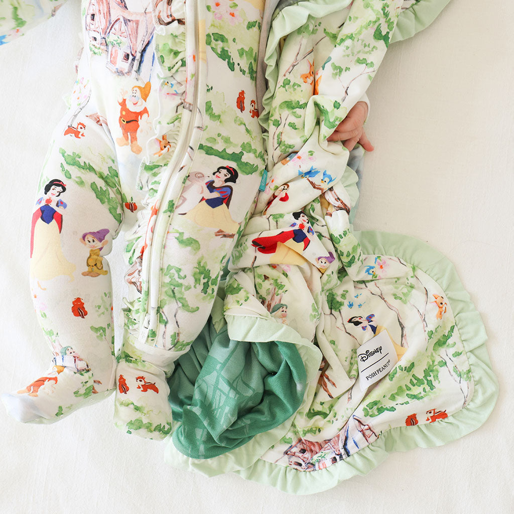 Disney Princess Snow White & Snow White's Cottage Ruffled Luxette Patoo? Blanket